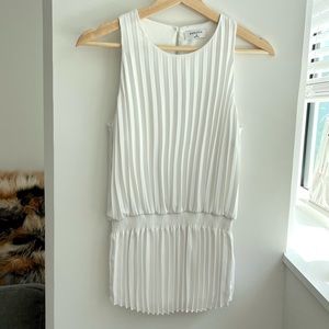 NWOT Aritzia Babaton Pleated Blouse White XS